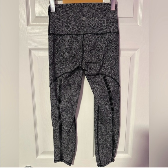 Lululemon leggings - Picture 6 of 7